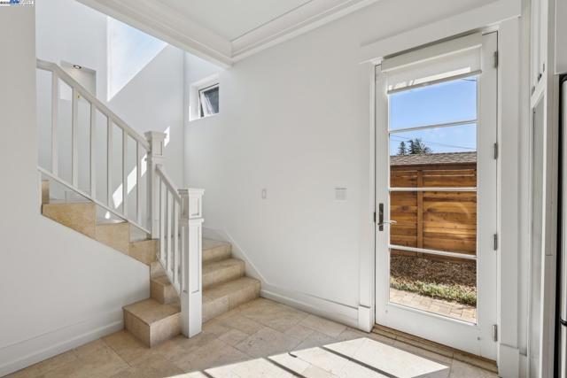 1333 Warren St, Martinez CA: https://media.crmls.org/mediaz/3bfa87bc-ee54-409b-ab74-f53651a03af2.jpg