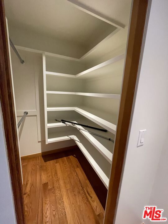 926 California Avenue, Venice CA: https://media.crmls.org/mediaz/3bfa9b29-947f-4019-b2e6-0132aca6f52a.jpg