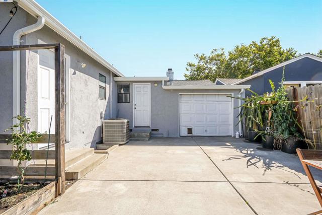 17303 Via Andeta, San Lorenzo CA: https://media.crmls.org/mediaz/3bfa9ef7-8a6e-42ea-9d61-f5ab3ba54dee.jpg
