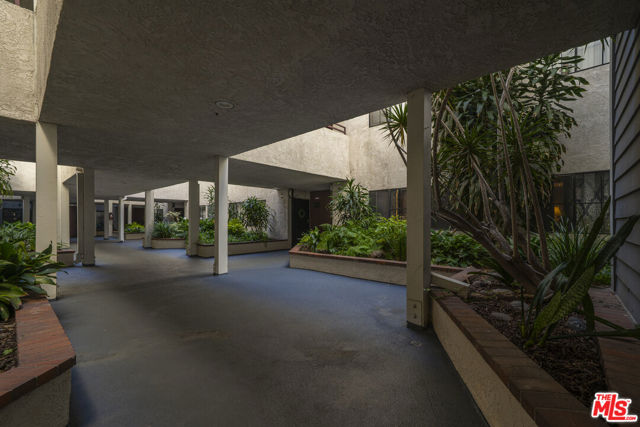 730 W 4th Street, Long Beach CA: https://media.crmls.org/mediaz/3bfaca24-e446-4991-b607-02e8cdbe5d8c.jpg