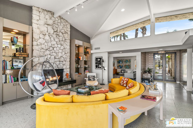 1404 E Sierra Way, Palm Springs CA: https://media.crmls.org/mediaz/3bfb08fc-429b-4b0b-b8d6-87f726715928.jpg