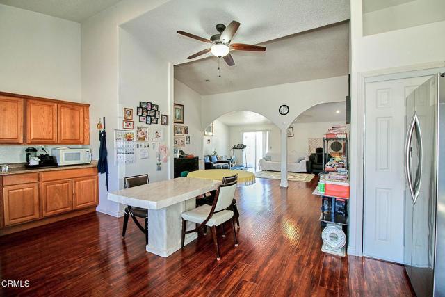 10424 Santa Fe Fire Road, Lucerne Valley CA: https://media.crmls.org/mediaz/3bfb464e-87a7-449a-b449-3bc2946b28f1.jpg
