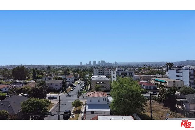 1569 S Orange Grove Avenue, Los Angeles CA: https://media.crmls.org/mediaz/3bfb52cd-005f-4305-b6aa-f36731eb6e0a.jpg