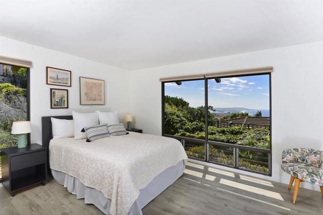 1553 Copa de Oro, La Jolla CA: https://media.crmls.org/mediaz/3bfbc2da-6044-4fad-b525-26712e5c6dcc.jpg