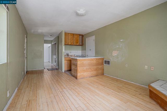 Image 15 of 30 For 5860 Leona St