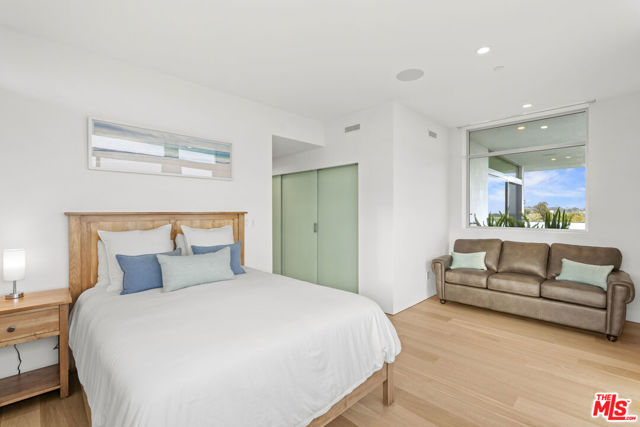 5738 Busch Drive, Malibu CA: https://media.crmls.org/mediaz/3bfbf64c-9fd5-4561-b57a-4f4a8c595d26.jpg