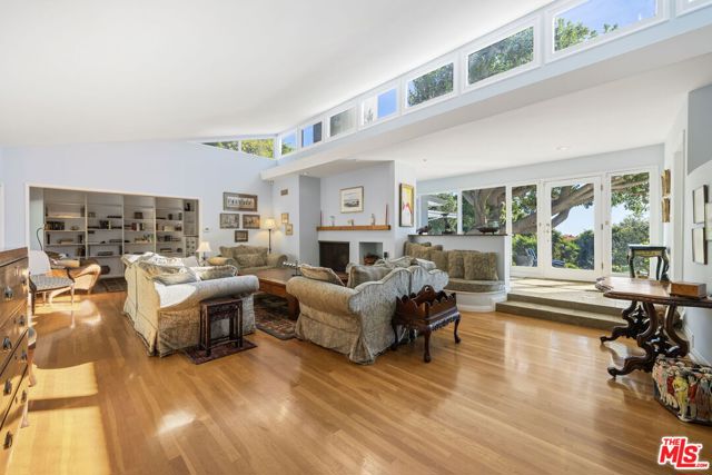 Drew Fenton | 11215 W Sunset Boulevard Los Angeles CA | MLS: 7520415 Drew Fenton | 11215 W Sunset Boulevard Los Angeles CA | MLS: 7520415