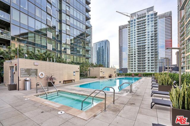 1155 S Grand Avenue, Los Angeles CA: https://media.crmls.org/mediaz/3bfcba97-5e86-4ae9-a121-4467c7f0ccba.jpg