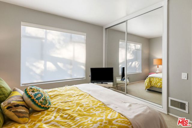 1313 Corona Drive, Glendale CA: https://media.crmls.org/mediaz/3bfd5e63-960f-4476-9360-dfe01e93b7b1.jpg