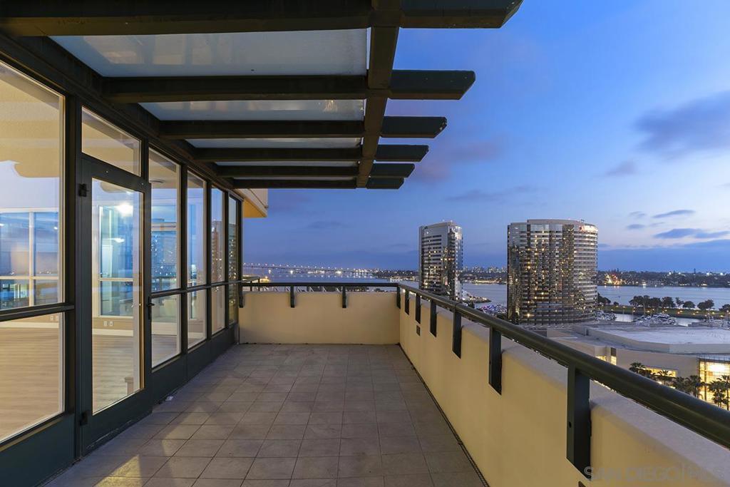 555 Front Street - photo 2