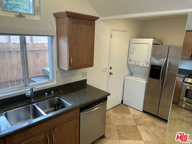 2454 Penmar, Venice CA: https://media.crmls.org/mediaz/3bfe1e04-fa11-4f37-bd51-02cbe881d389.jpg