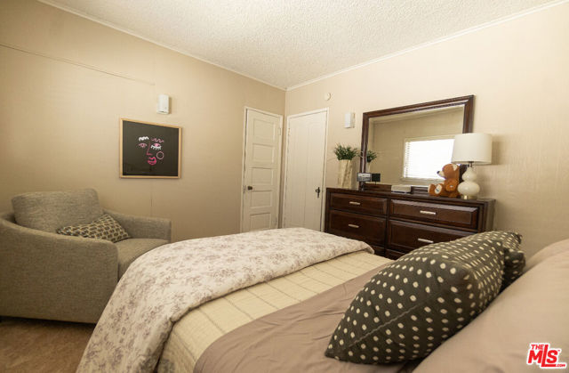 5017 5th Avenue, Los Angeles CA: https://media.crmls.org/mediaz/3bfe4387-6bb3-40f5-a46e-041abf666d4d.jpg