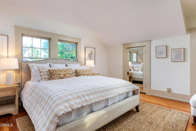 676 S Madison Avenue, Pasadena CA: https://media.crmls.org/mediaz/3bfebcb7-69dc-45f8-8a7c-da706130d9c3.jpg