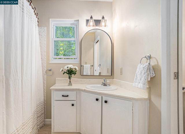 3257 Inverness Dr, Walnut Creek CA: https://media.crmls.org/mediaz/3bfff594-c7f2-4bfc-b15c-2baae50c4011.jpg