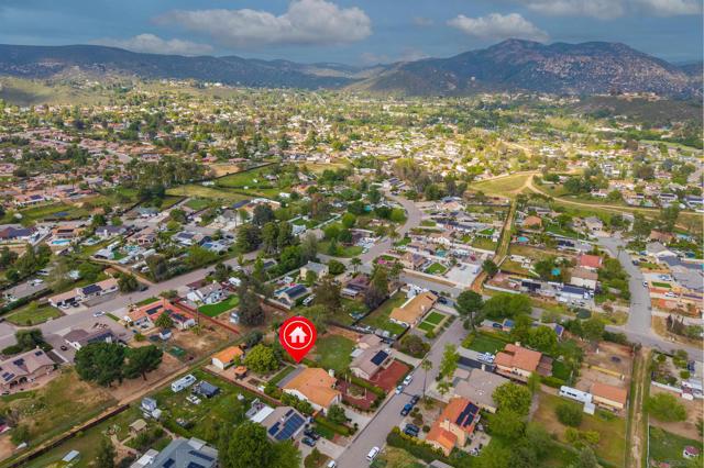 23540 Oriente Way, Ramona CA: https://media.crmls.org/mediaz/3c007be3-fb83-4ca8-ad12-ab07cc3f477c.jpg