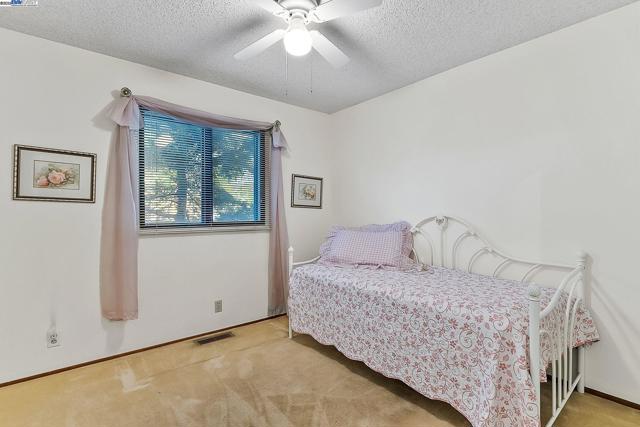 3803 Cheshire Ct, Pleasanton CA: https://media.crmls.org/mediaz/3c009143-4979-47a9-b5b9-006000f073e3.jpg