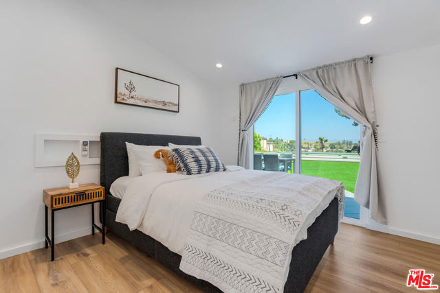5835 Mcdonie Avenue, Woodland Hills CA: https://media.crmls.org/mediaz/3c00f605-6448-48d6-a11b-1a6d9c39eaf1.jpg