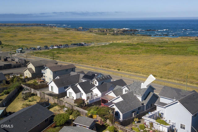 924 Glass Beach Drive, Fort Bragg CA: https://media.crmls.org/mediaz/3c0118de-a14f-4527-90b6-98f885ec805c.jpg