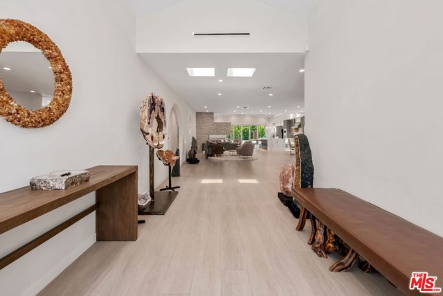 12763 Kling Street, Studio City CA: https://media.crmls.org/mediaz/3c016576-320f-421a-b554-a77184102254.jpg