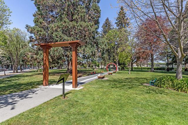 1121 Douglas Avenue, Burlingame CA: https://media.crmls.org/mediaz/3c01892c-7c09-45c7-a427-b3cf6b087280.jpg