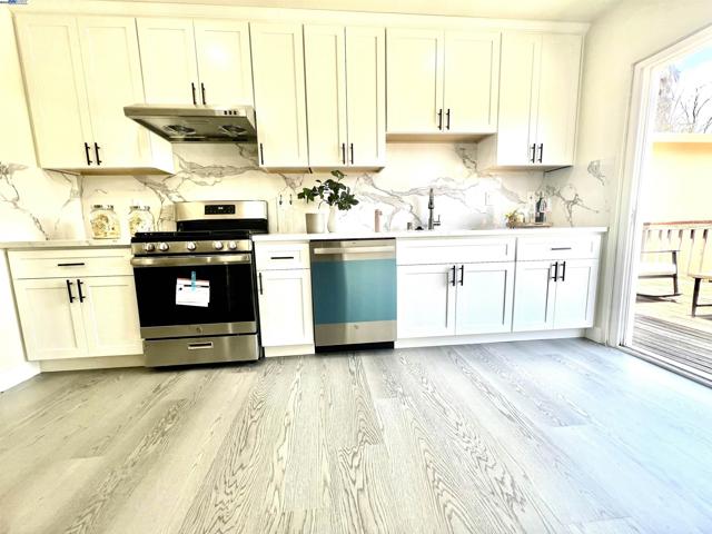 25696 Lander Ave, Hayward CA: https://media.crmls.org/mediaz/3c01b1a1-adb8-4adf-85e2-2c7fc6c6914a.jpg