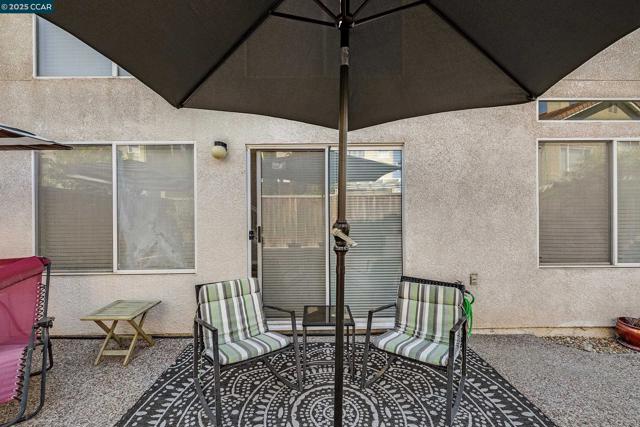 967 Heather Ln, San Lorenzo CA: https://media.crmls.org/mediaz/3c023668-2ad6-4d19-93f4-59d999c3e86e.jpg