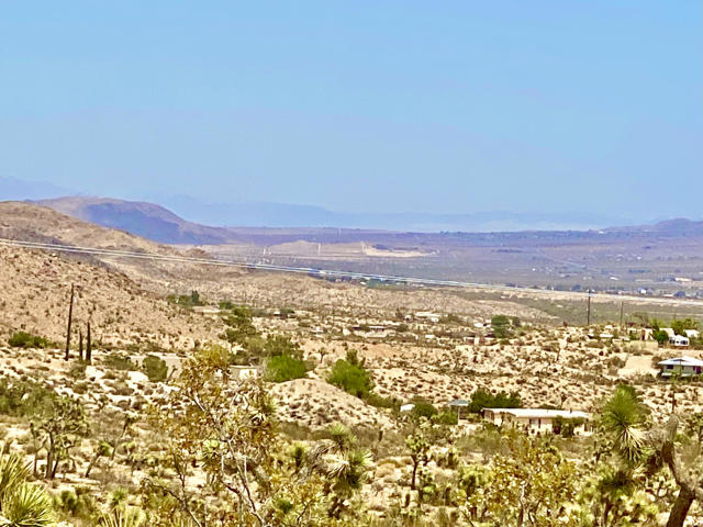 104 Bandera Road, Yucca Valley CA: https://media.crmls.org/mediaz/3c026039-d592-4c51-8aed-d5c06000298a.jpg