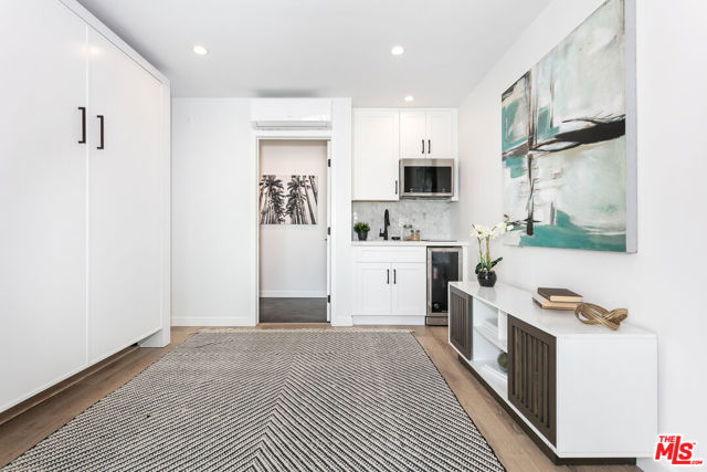 732 N Cherokee Avenue, Los Angeles CA: https://media.crmls.org/mediaz/3c026c5e-a47b-4b88-91f4-d68f814296f2.jpg