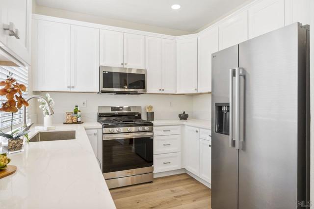 4087 Ivey Vista, Oceanside CA: https://media.crmls.org/mediaz/3c02c878-6059-4eb2-ab18-bcc1e30e4c3c.jpg