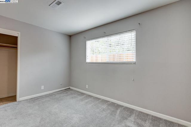 723 Apgar St, Oakland CA: https://media.crmls.org/mediaz/3c02ccfc-f2d4-4c46-abf8-23fa8e4cda19.jpg