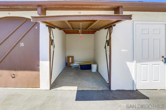 16555 Caminito Vecinos, San Diego CA: https://media.crmls.org/mediaz/3c02d02d-0a4e-4d54-af19-1dea5811dadd.jpg