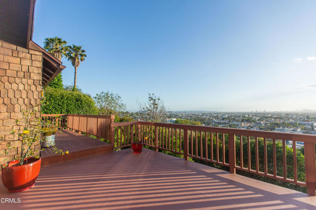 3880 Clayton W Avenue, Los Angeles CA: https://media.crmls.org/mediaz/3c0336a9-4e3b-4dd9-87c1-5ba002049e90.jpg