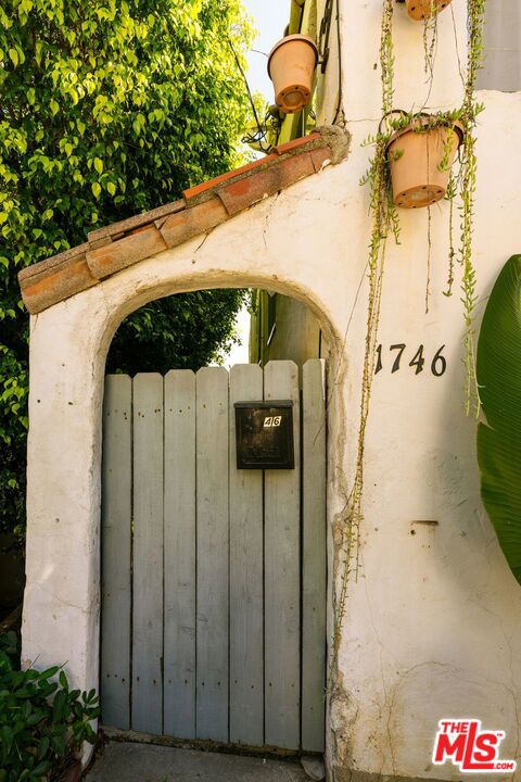 2 Bed Home for Sale in Los Angeles, California