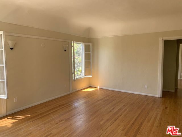 802 N Sweetzer Avenue, Los Angeles CA: https://media.crmls.org/mediaz/3c037e2a-ffad-481f-93e6-8c63335a72d5.jpg