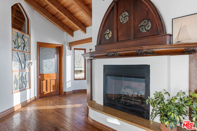 7007 Birdview Avenue, Malibu CA: https://media.crmls.org/mediaz/3c0390ca-2d27-4053-a3ee-c6a88f47cc63.jpg