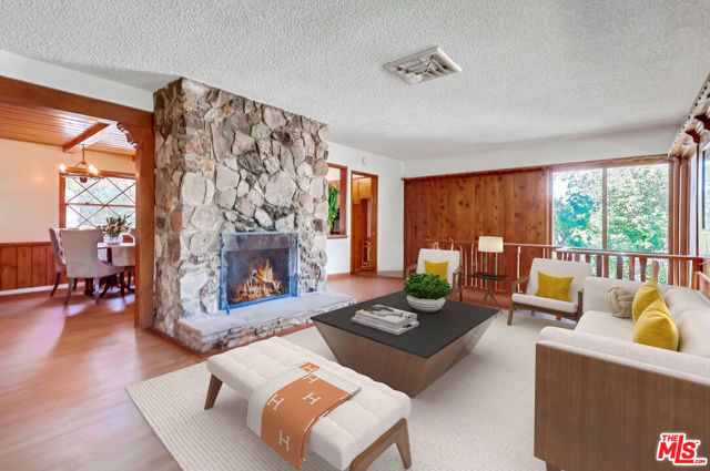 7951 Glenties Lane, Sunland CA: https://media.crmls.org/mediaz/3c0478da-0d99-4419-b1cc-62f347aebc21.jpg