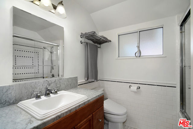 5020 Dantes View Drive, Agoura Hills CA: https://media.crmls.org/mediaz/3c048bf7-0773-4e41-9ade-30c455ad3efa.jpg