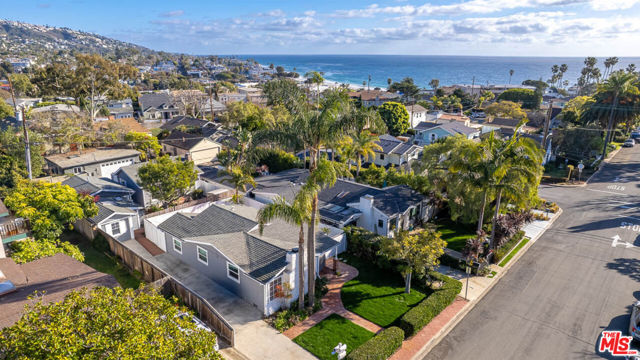 417 Poplar Street, Laguna Beach CA: https://media.crmls.org/mediaz/3c04a8de-f0b5-4fad-8740-33ce85570cae.jpg