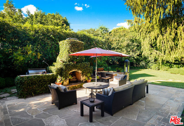 130 S LAYTON Drive, Los Angeles CA: https://media.crmls.org/mediaz/3c04e6c4-b253-4988-bfa8-fe78bd8ad6df.jpg