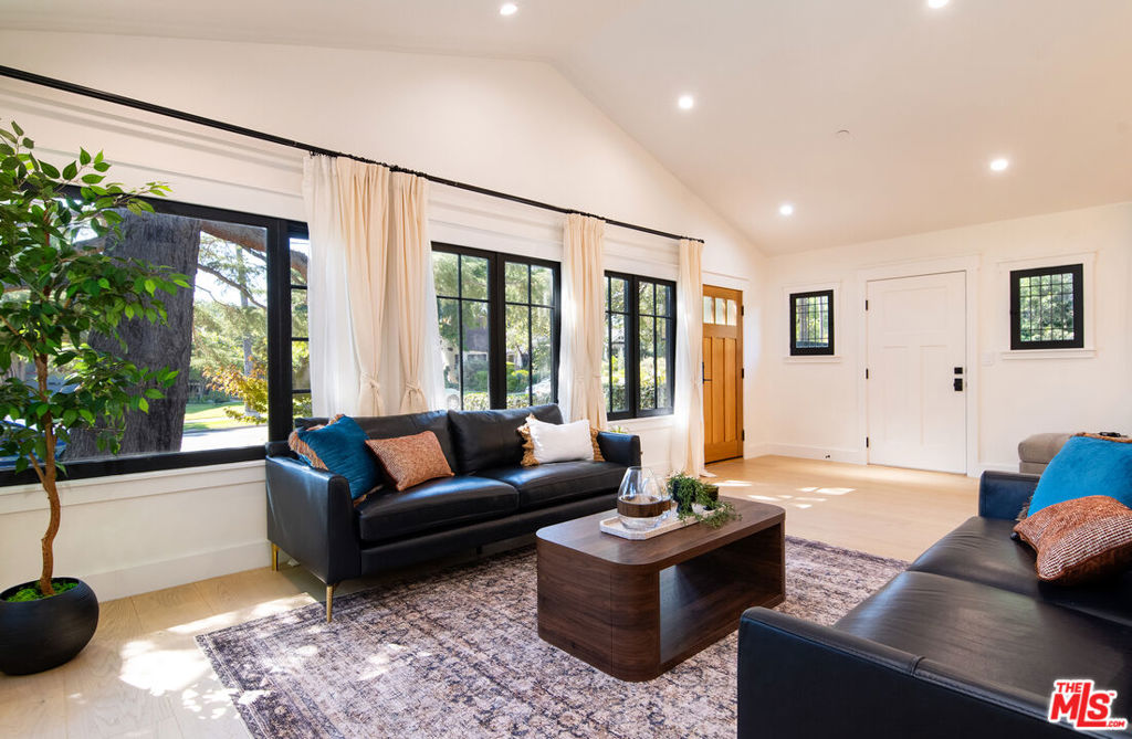 MLS #25608887 image #14