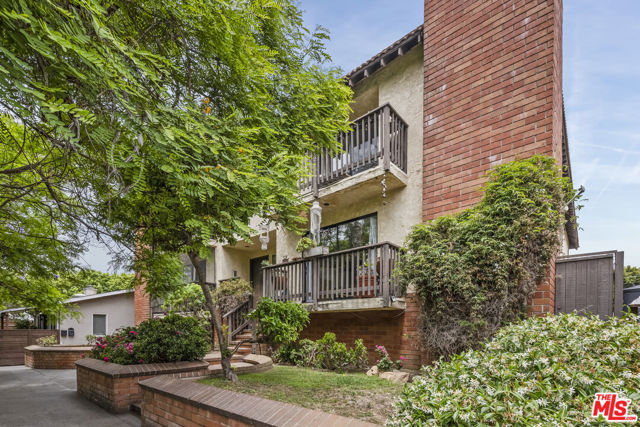 2412 Ocean Avenue, Venice CA: https://media.crmls.org/mediaz/3c054516-7c6b-4c5c-8f14-b7b8f9a1e141.jpg