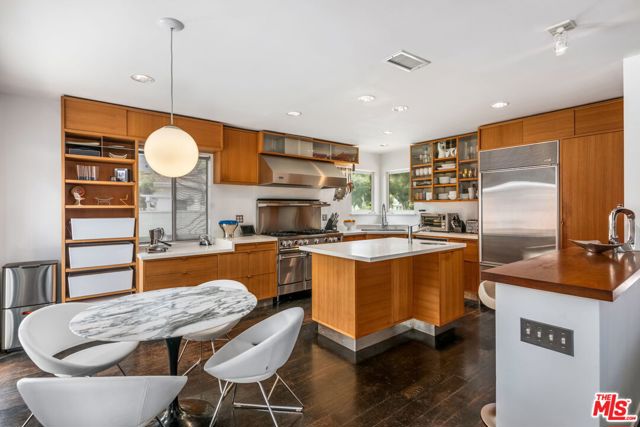 3229 Rosewood Avenue, Los Angeles CA: https://media.crmls.org/mediaz/3c0573f7-9404-4e04-a3e2-d6f4d49d30d6.jpg