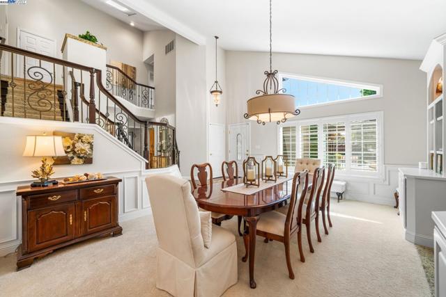 639 Canyon Crest Rd East, San Ramon CA: https://media.crmls.org/mediaz/3c05a342-47d6-459b-81ab-2695c51a71d4.jpg