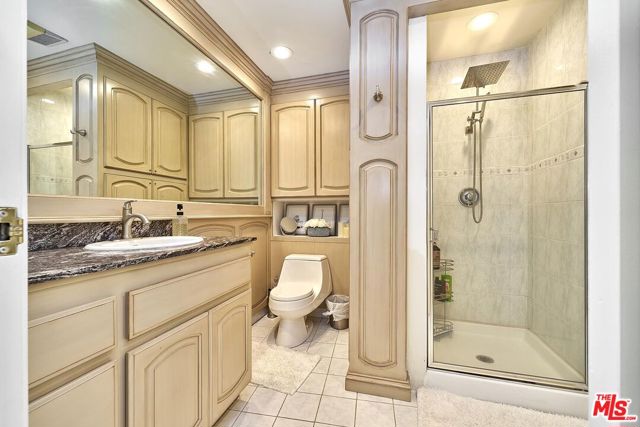 4337 Marina City Drive, Marina del Rey CA: https://media.crmls.org/mediaz/3c05a93a-2392-4ec8-8171-e23b49b4594c.jpg