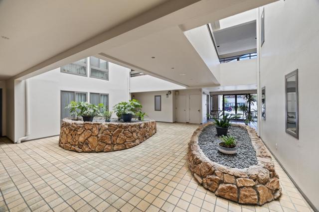 1456 San Carlos Avenue, San Carlos CA: https://media.crmls.org/mediaz/3c05dd1f-3a6d-4942-bec1-ad3011eae0f8.jpg