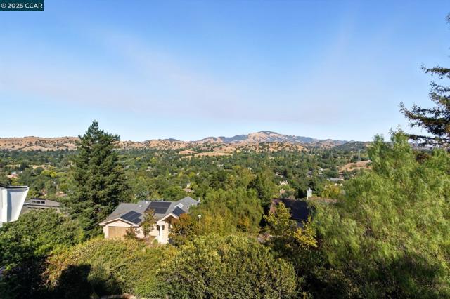 189 Rudgear Drive, Walnut Creek CA: https://media.crmls.org/mediaz/3c060c8c-e6d3-409a-9359-e4cd55483b69.jpg