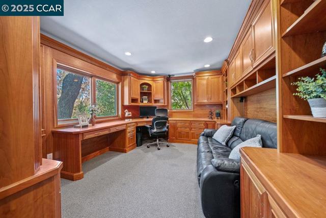 921 Foye Drive, Lafayette CA: https://media.crmls.org/mediaz/3c06a153-3972-45f0-880b-18abca51b330.jpg