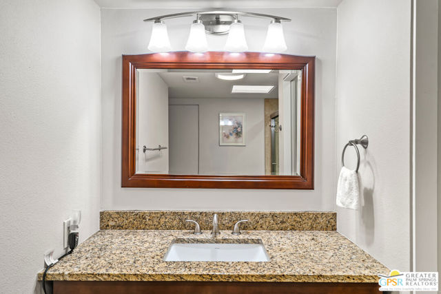 2522 N Whitewater Club Drive #D, Palm Springs, CA 92262