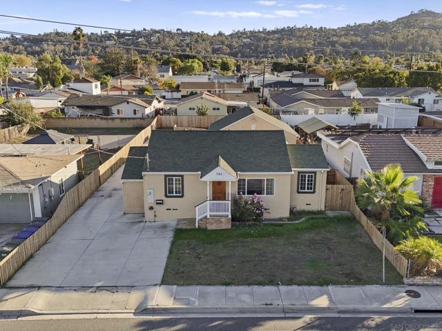 795 W Washington Ave, El Cajon CA: https://media.crmls.org/mediaz/3c06c38a-925c-4eb3-bbfd-e65abac7673e.jpg