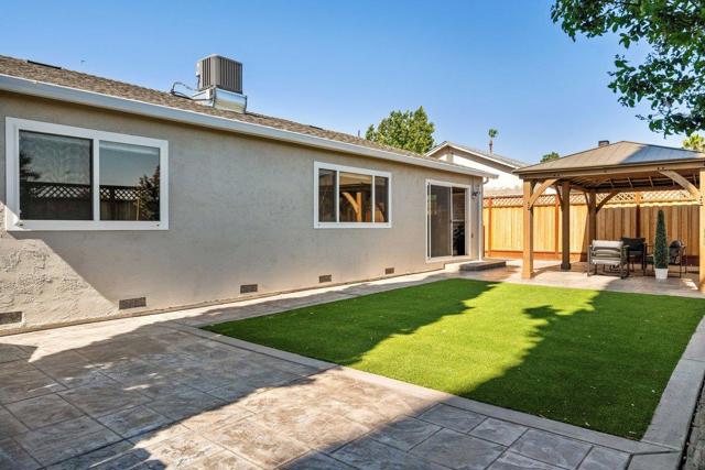 1800 McPeak Court, Tracy CA: https://media.crmls.org/mediaz/3c070135-db17-4897-be2f-d8a7b72ad40a.jpg